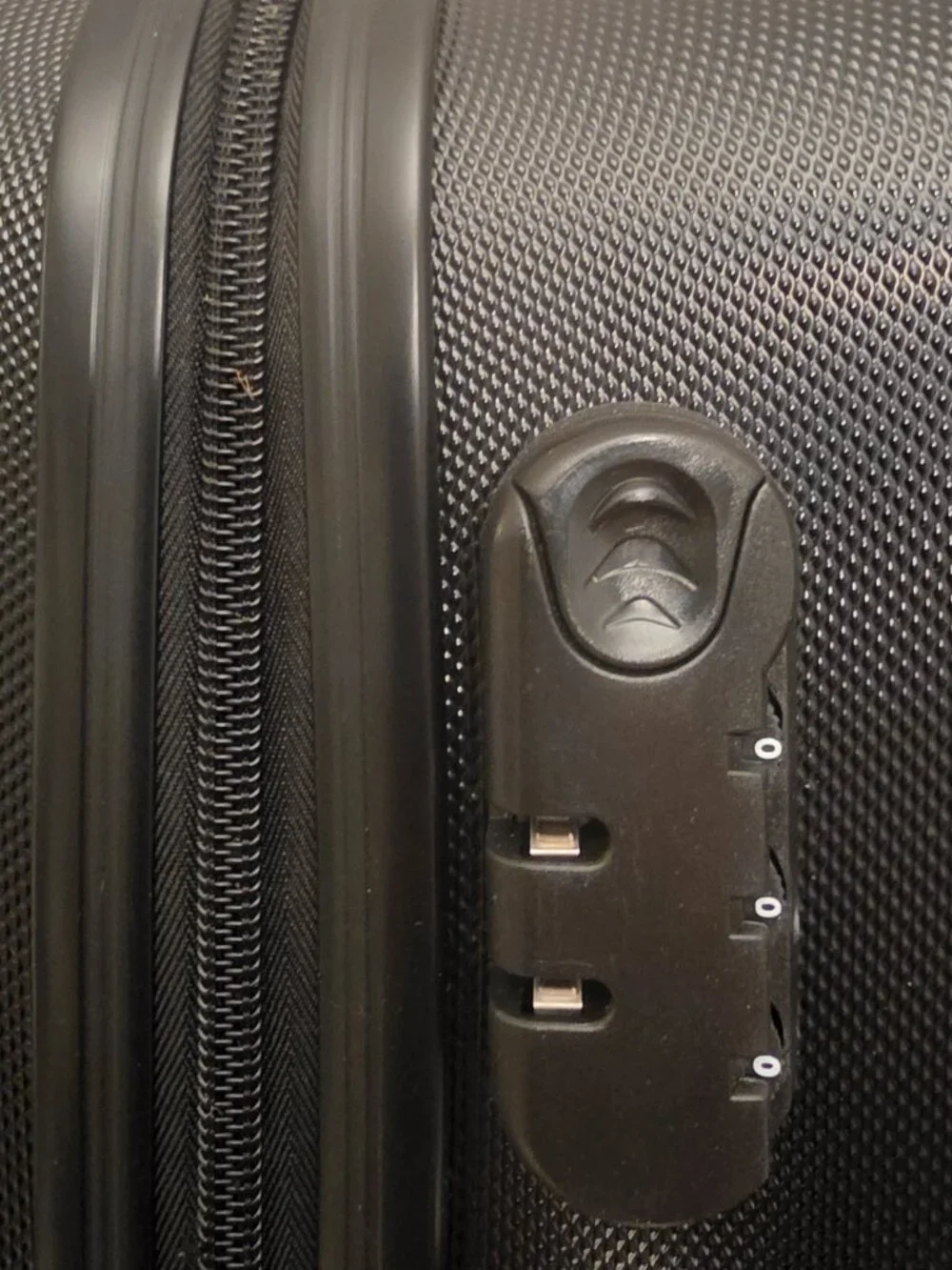 Bara Black Luggage Spinner carry-on suitcase TSA approved lock- 22